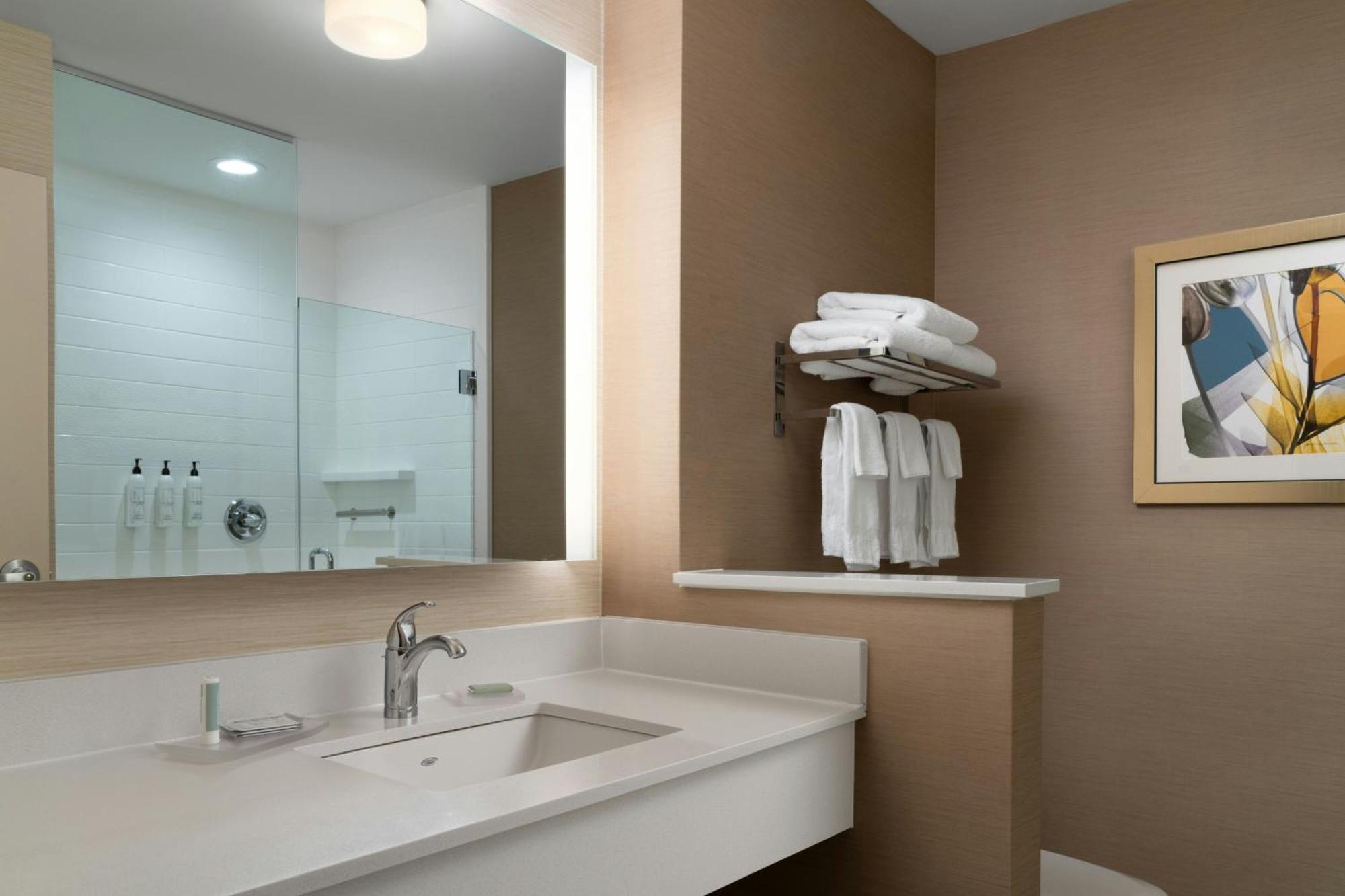 Fairfield Inn & Suites By Marriott London Ngoại thất bức ảnh