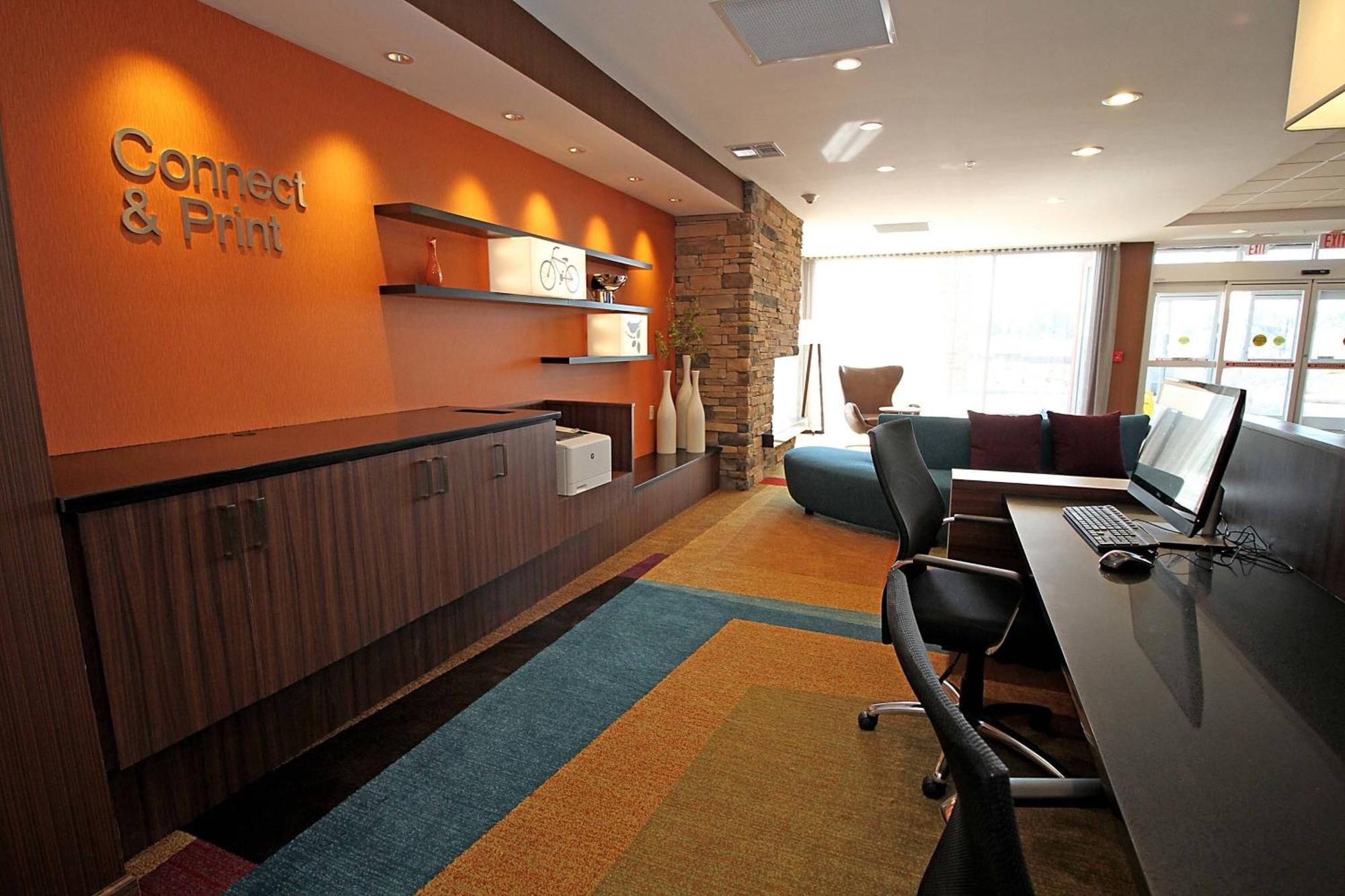 Fairfield Inn & Suites By Marriott London Ngoại thất bức ảnh
